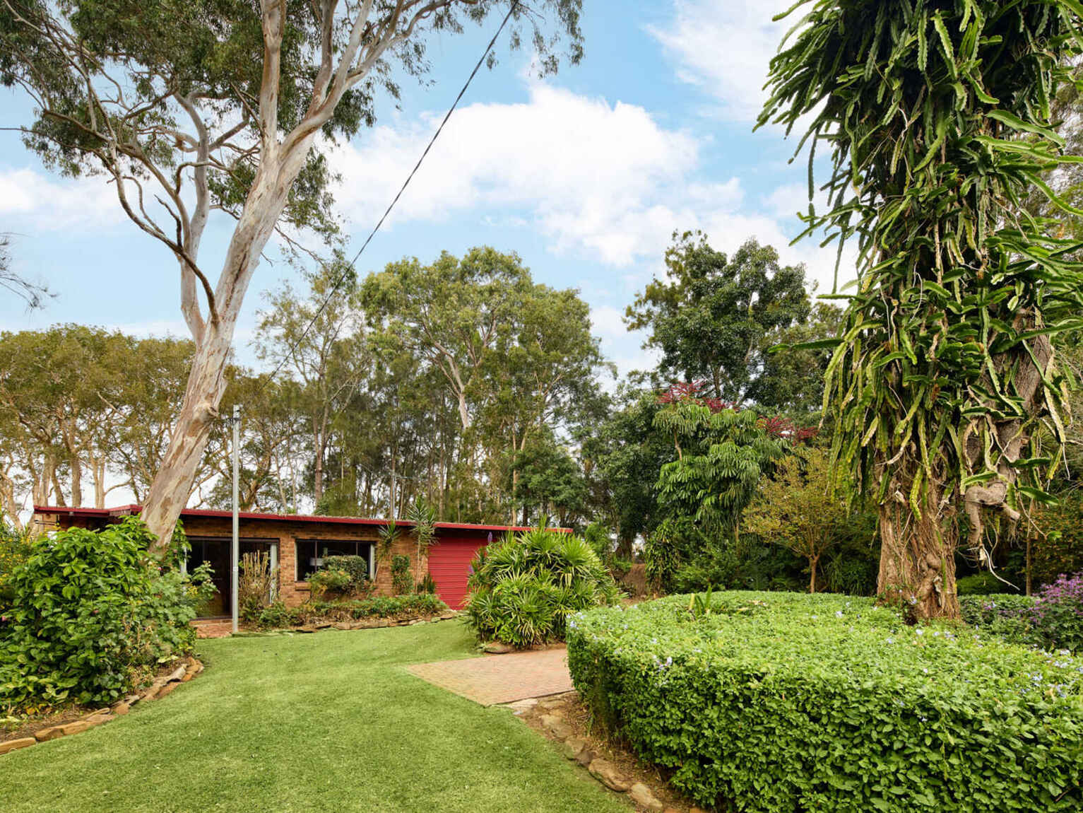 284 Tuggerawong Road Tuggerawong